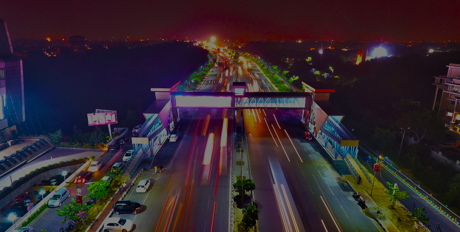 DOOH LED Display Integration at Lucknow Foot-Over Bridge